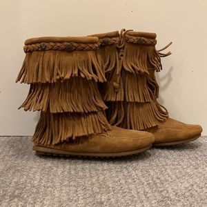 Minnetonka Moccasin 3-layer fringe boots